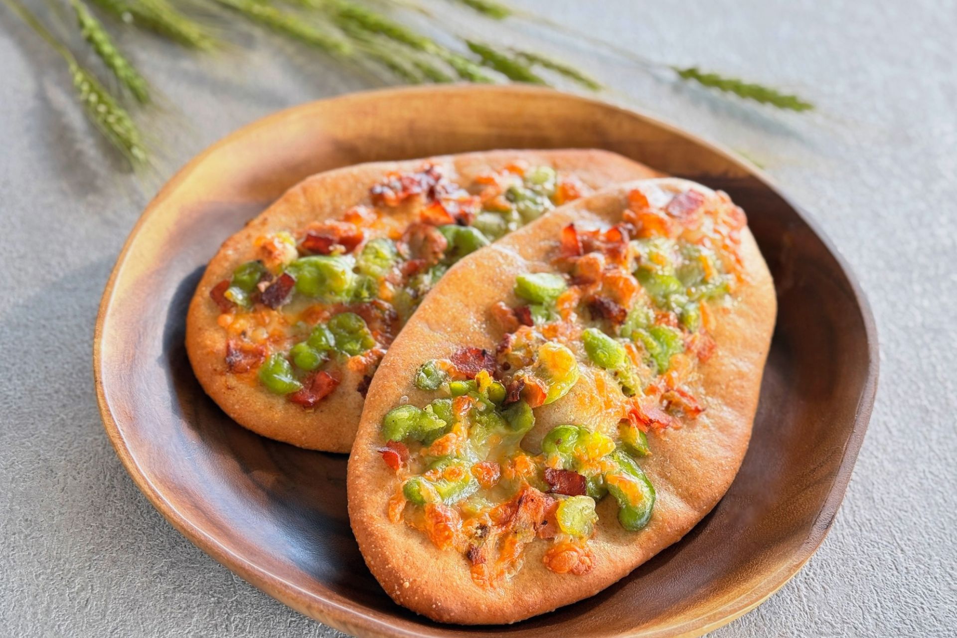 【4月限定】そらまめとベーコンの全粒粉フーガス