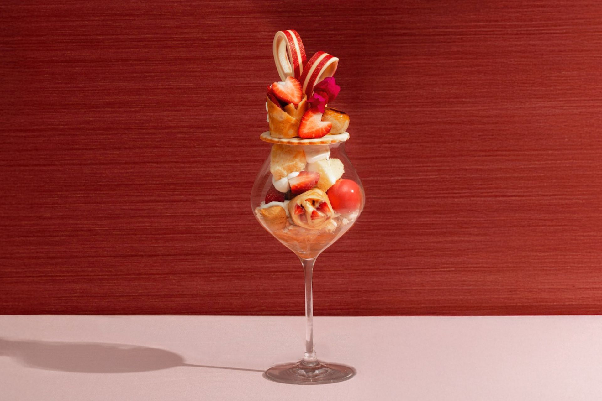 【数量限定 予約がおすすめ】フレーズミルクレープ風のパフェ