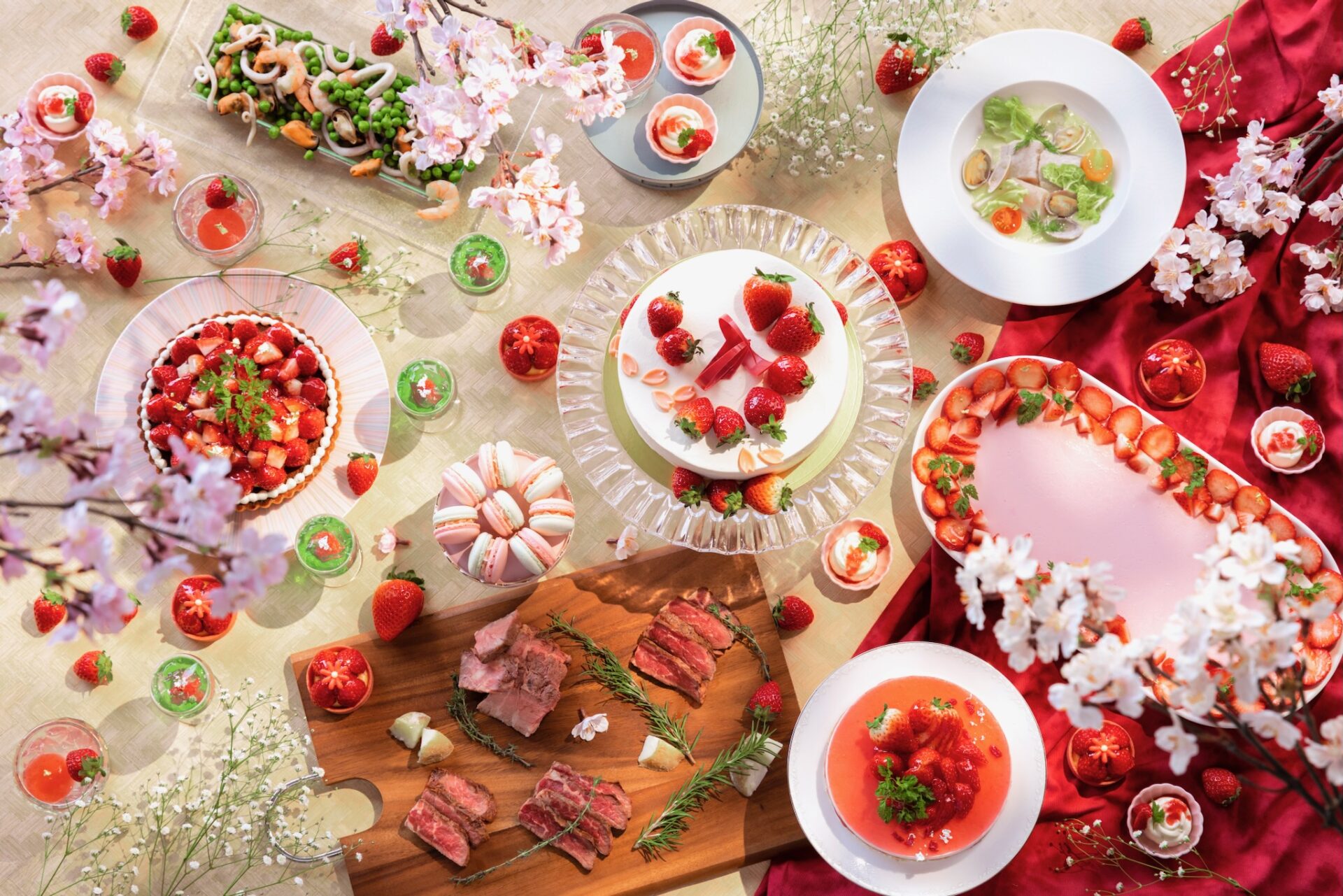 【毎月 2日間限定開催】スイーツ＆ランチブッフェ ～4種の苺を楽しむ、春苺めぐり～表示