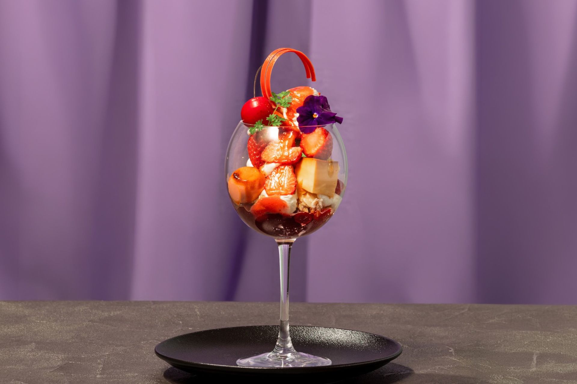 【数量限定 予約がおすすめ】<br>苺とチェリーのプリンパフェ