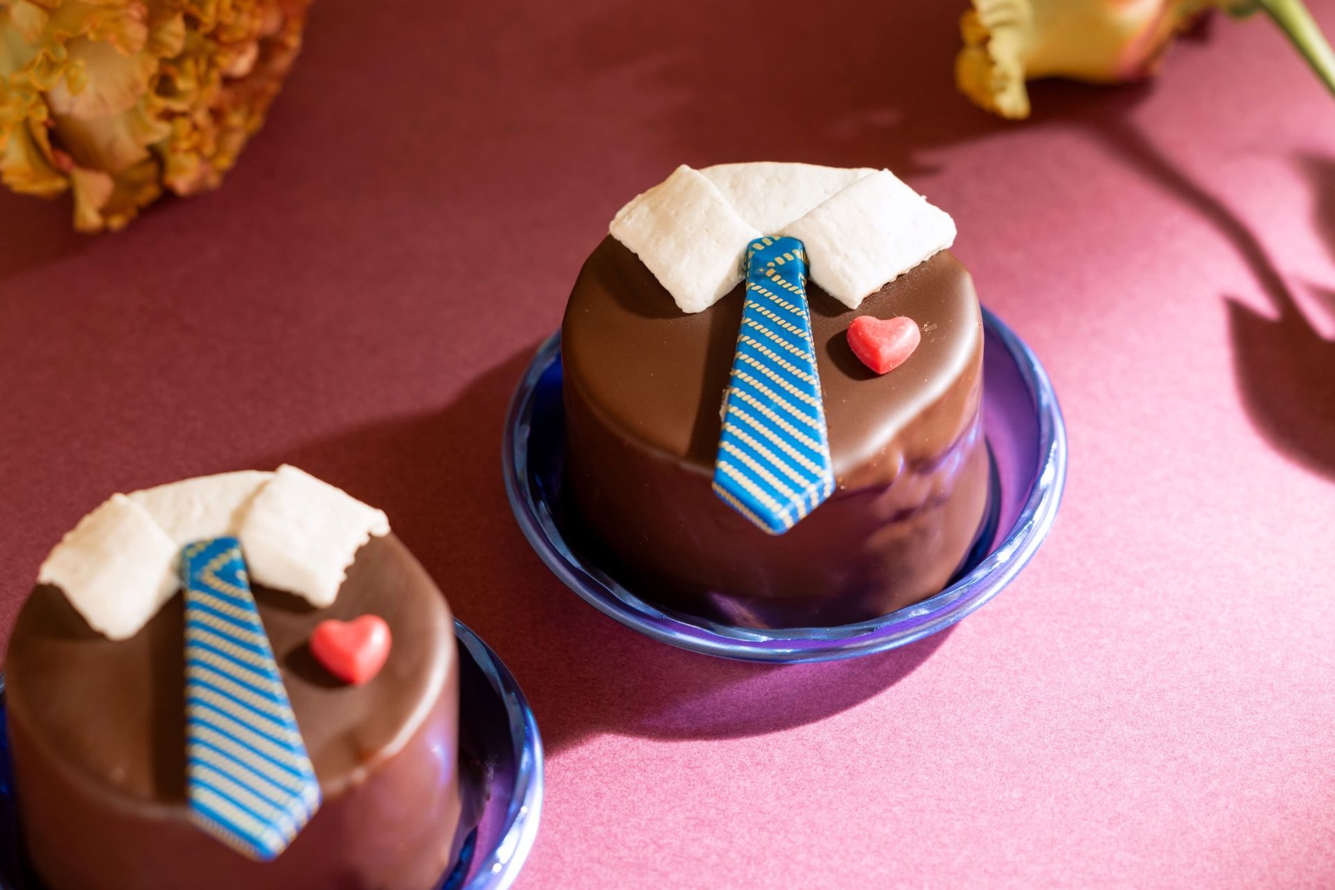 【ご予約がおすすめ】父の日ケーキ｜ザッハトルテ ～スーツに感謝を込めて～